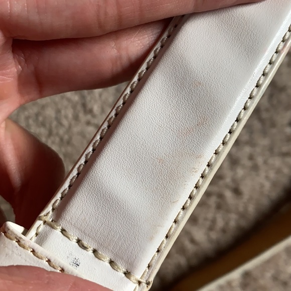 White faux leather belt with golden buckle - Picture 8 of 9